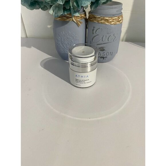 Athia Hyaluronic & Vitamin C Daily Moisturizer - Picture 3 of 7